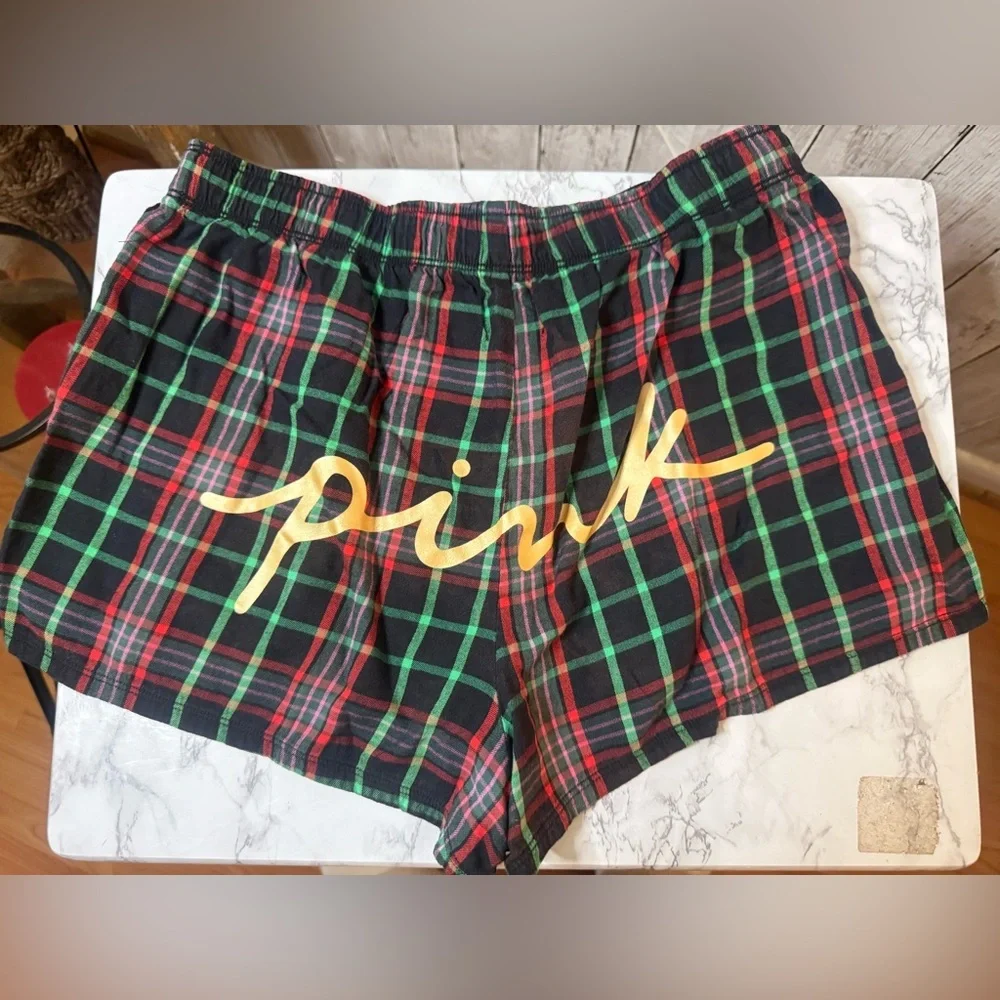 Victoria’s Secret PINK Black Red and Green plaid pajama shorts Sm Gold Logo